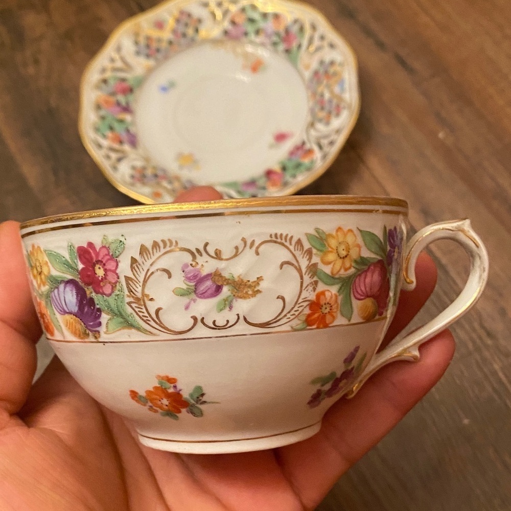 Chateau Floral Mug with Gold Trim - Picture 3 of 8